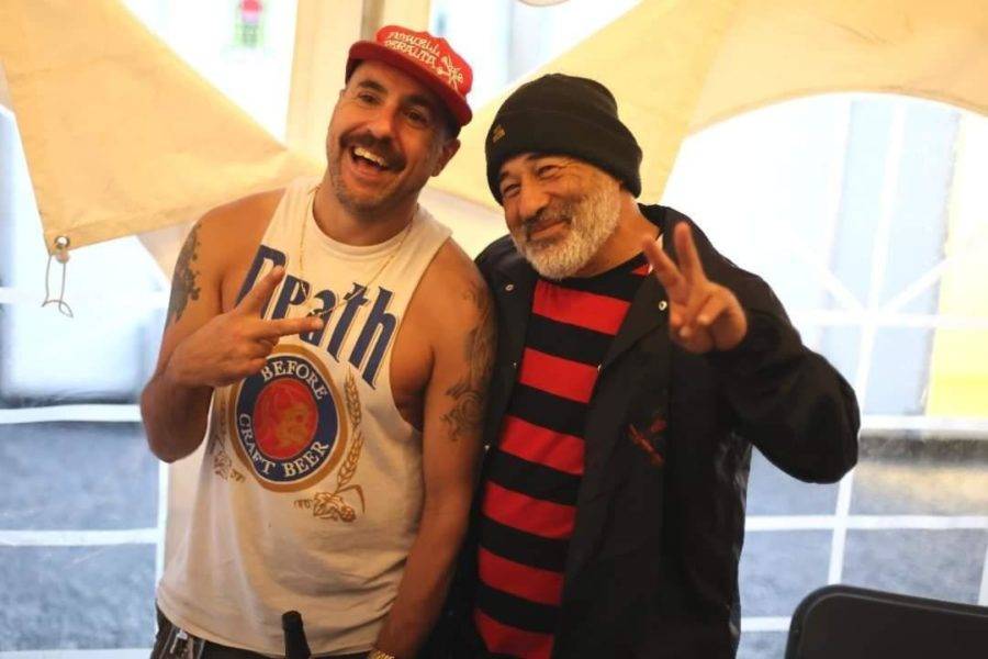 Steve Caballero avec Nuno Peirera de A Wilhelm Scream en mode grand fan.